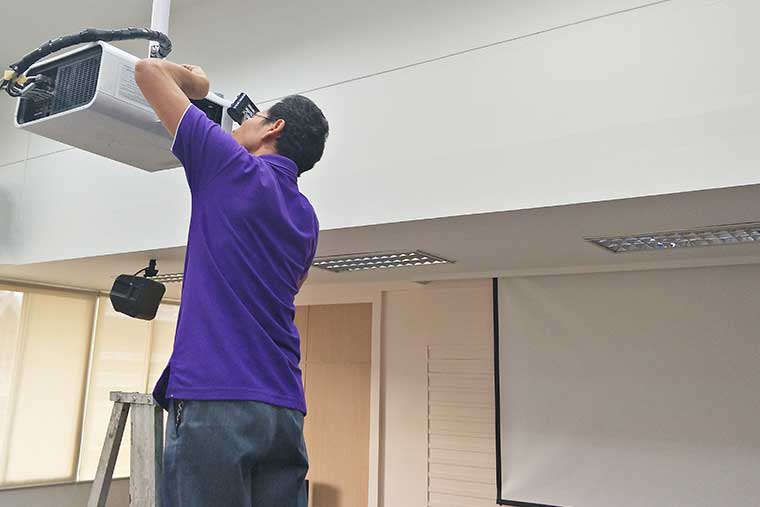 projector screen installation